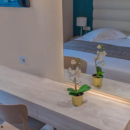 Christa * העיירה קוס